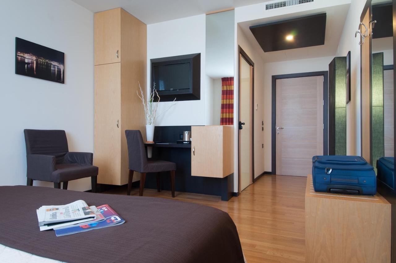 Sanlu Hotel Serrano Extérieur photo
