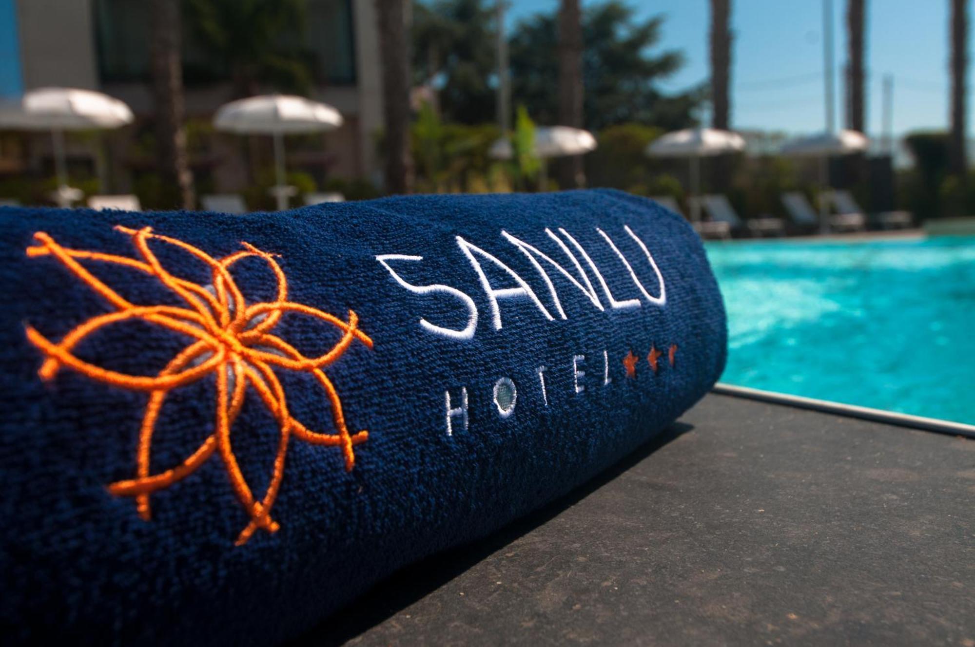 Sanlu Hotel Serrano Extérieur photo